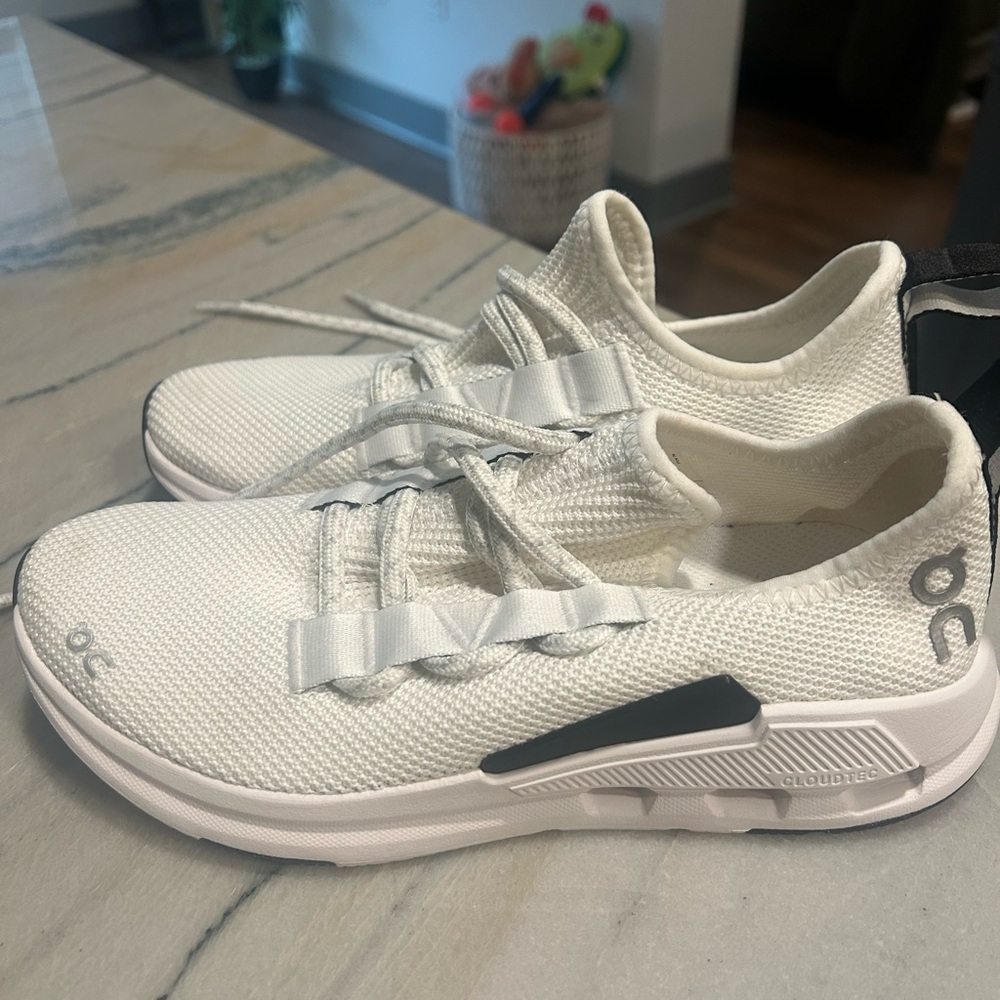 ON running shoes only worn once. They were to small on me